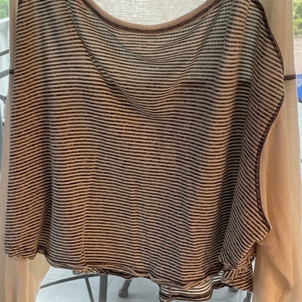 Casual top size large black & cream
